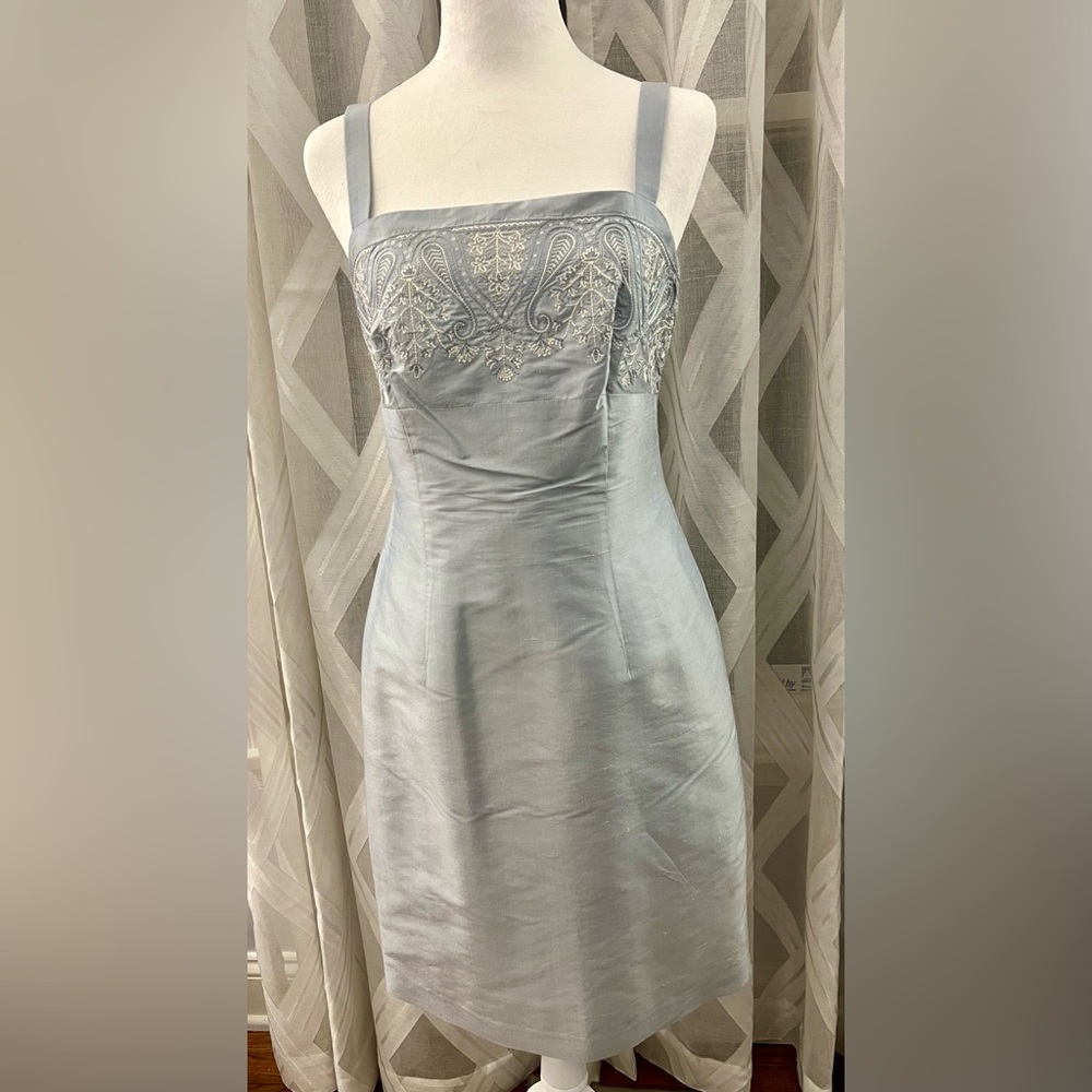Ann Taylor Cocktail Dress - Beautiful Embroidery Size 4